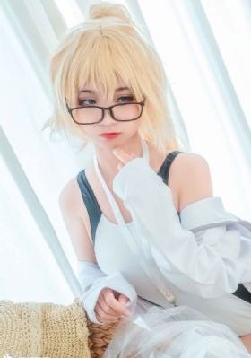 他趴在两腿中间舔我高潮的视频_1080高清在线观看